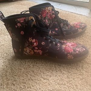 COPY - Doc Martins flower pattern cloth boots